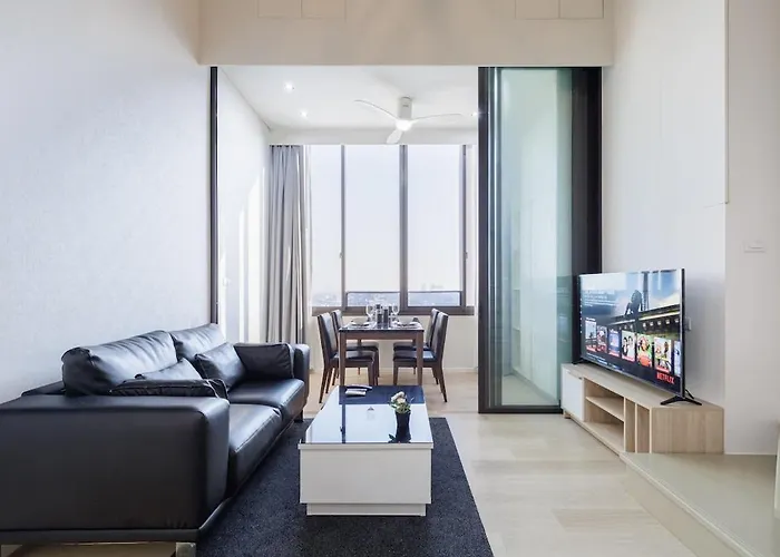 Apartment High Rise Luxury Loft-gym-pool-fast Wi-fi *
