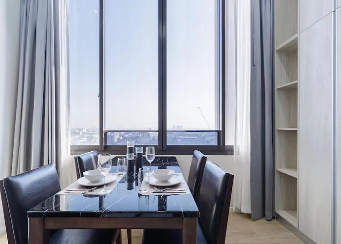 Apartment High Rise Luxury Loft-gym-pool-fast Wi-fi Bangkok