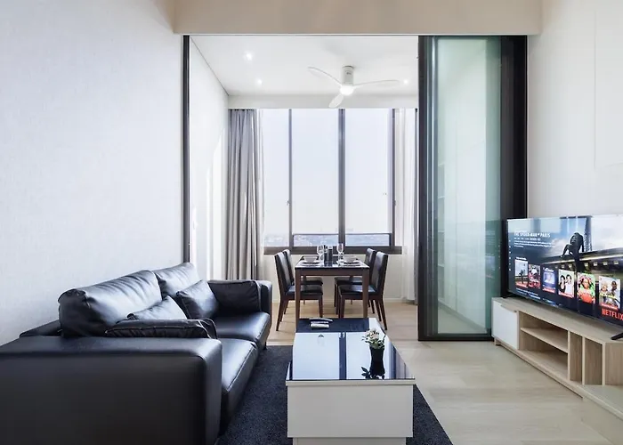 High Rise Luxury Loft-gym-pool-fast Wi-fi Apartment *