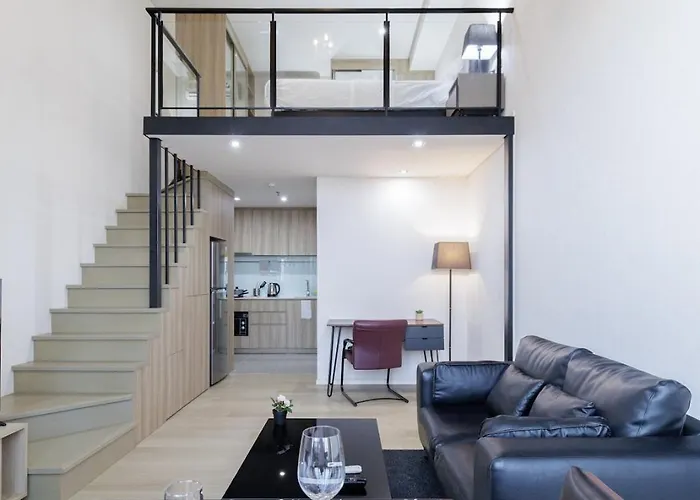 Apartment High Rise Luxury Loft-gym-pool-fast Wi-fi *