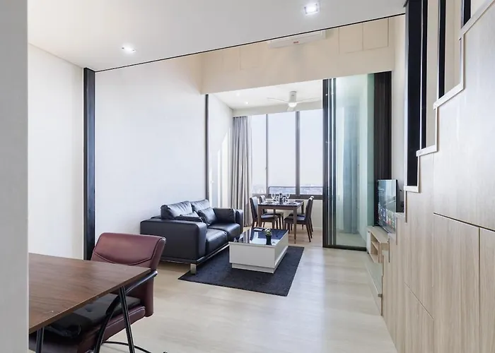 High Rise Luxury Loft-gym-pool-fast Wi-fi Apartment *