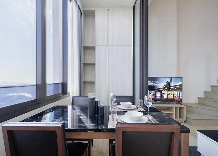 High Rise Luxury Loft-gym-pool-fast Wi-fi Apartment Bangkok