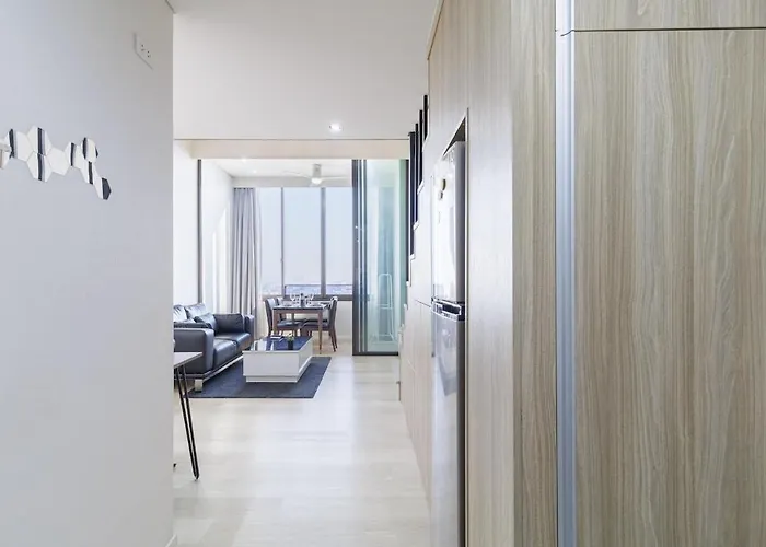 Apartment High Rise Luxury Loft-gym-pool-fast Wi-fi *