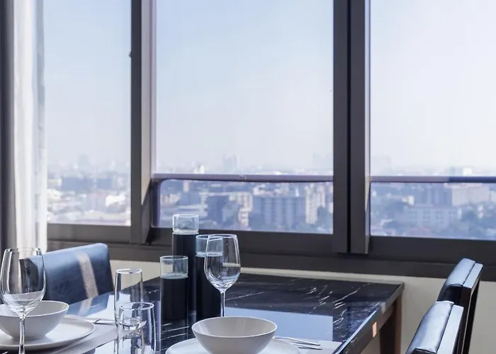 High Rise Luxury Loft-gym-pool-fast Wi-fi *