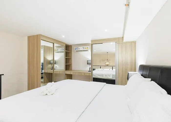 Apartment High Rise Luxury Loft-gym-pool-fast Wi-fi