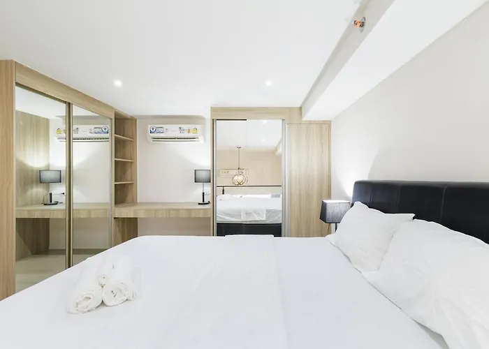 High Rise Luxury Loft-gym-pool-fast Wi-fi Apartment *