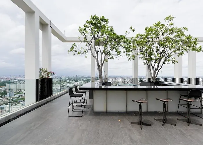 High Rise Luxury Loft-gym-pool-fast Wi-fi *