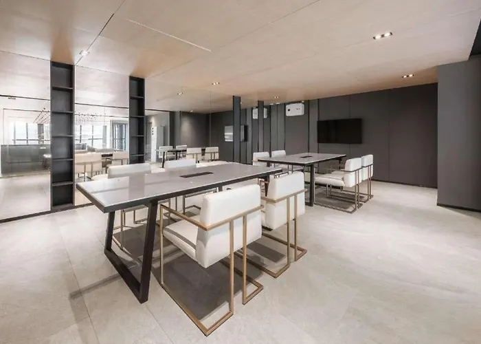 High Rise Luxury Loft-gym-pool-fast Wi-fi Apartment *